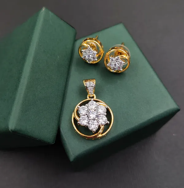 Gold_And_White_Cubic_Zirconia_Locket_Set_For_Women