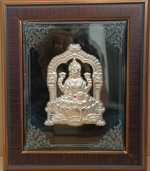 spl_cutting_frame_lakshmi__wall_hagging_model