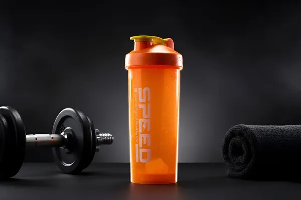 Protein_Shaker_Bottle_With_Flip_Top_Cap