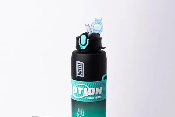 Motivational_Water_Bottle_With_Time_Markers_And_Straw