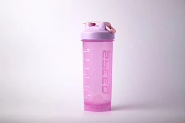 Protein_Shaker_Bottle_With_Measurement_Markings