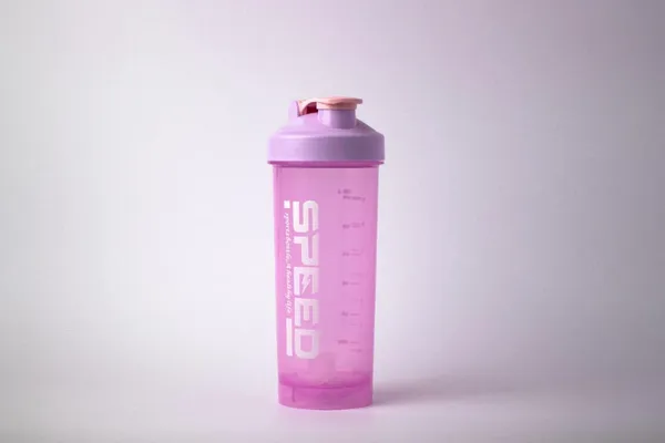 Protein_Shaker_Bottle_With_Measurement_Markings