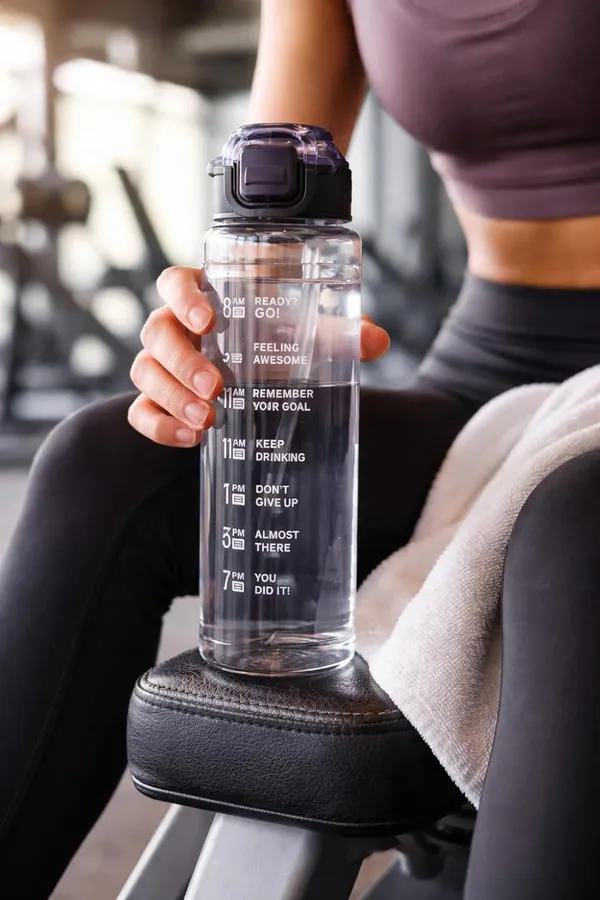 Water_Bottle_With_Time_Markers_And_Straw