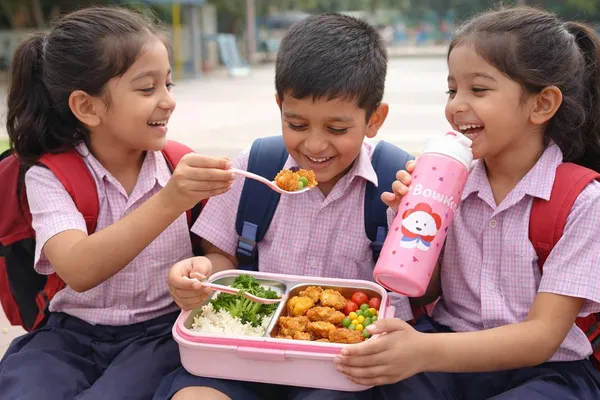 Kids_Lunch_Box_With_Water_Bottle