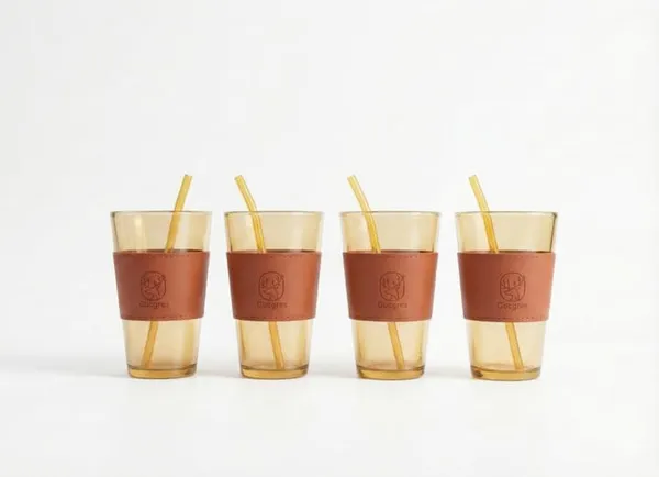 Glass_Tumbler_With_Straw_And_Sleeve