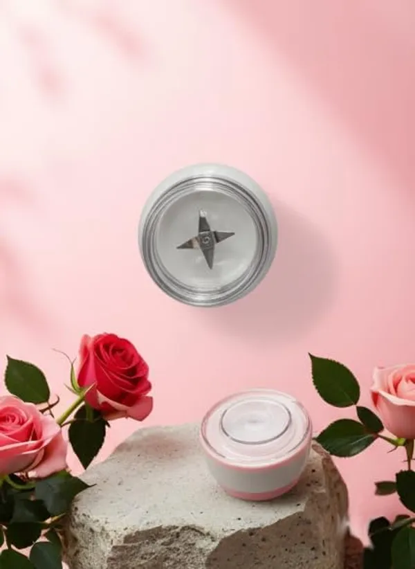 Portable_Blender_With_Stainless_Steel_Blades