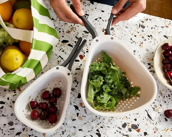 Fruit_And_Vegetable_Strainer_Bowl_With_Handle