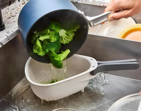 Fruit_And_Vegetable_Strainer_Bowl_With_Handle