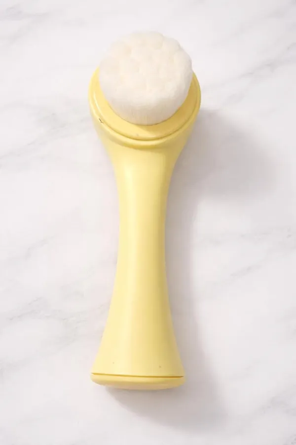 Facial_Cleansing_Brush_With_Silicone_Pad