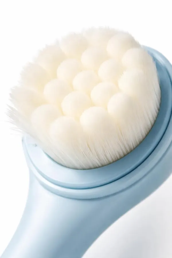 Facial_Cleansing_Brush_With_Silicone_Pad