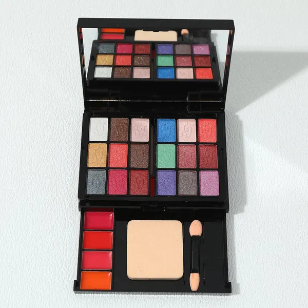 Makeup_Palette_With_Eyeshadow_Blush_And_Face_Powder