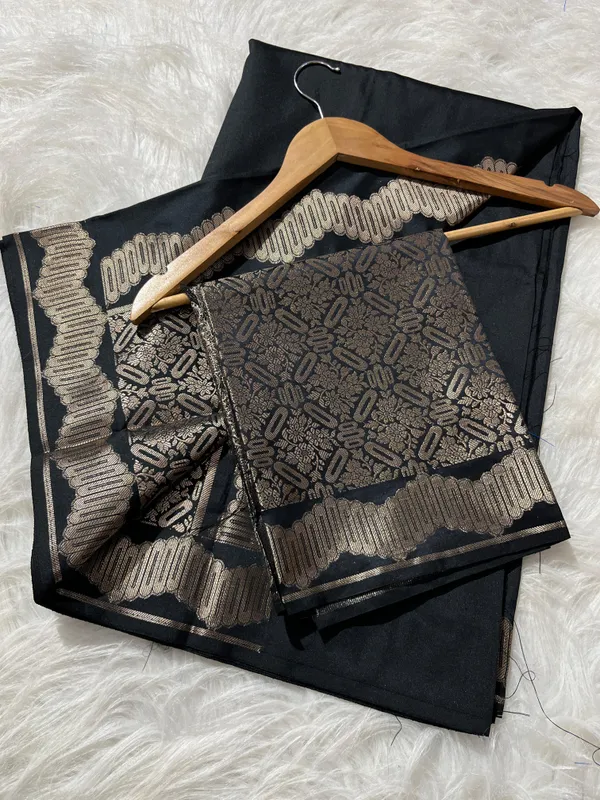 Black_Banarasi_Semikatan_Silk_Saree_with_Blouse_Piece