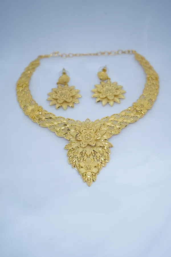 Gold_Mix_Alloy_With_Mixture_Of_Brass,_Copper_And_Silver_And_24_Carat_Gold_Plated_Premium_Necklace_Set_For_Women