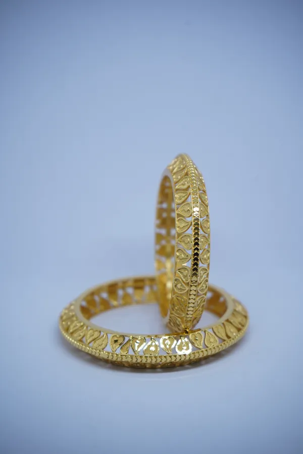 Gold_Mix_Alloy_With_Mixture_Of_Brass,_Copper_And_Silver_And_24_Carat_Gold_Plated_Premium_Bangles_Set_For_Women