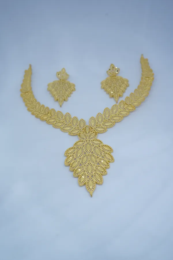 Gold_Mix_Alloy_With_Mixture_Of_Brass,_Copper_And_Silver_And_24_Carat_Gold_Plated_Premium_Necklace_Set_For_Women