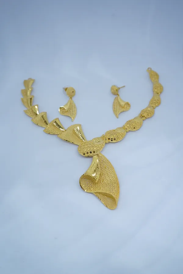 Gold_Mix_Alloy_With_Mixture_Of_Brass,_Copper_And_Silver_And_24_Carat_Gold_Plated_Premium_Necklace_Set_For_Women