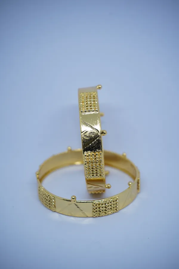Gold_Mix_Alloy_With_Mixture_Of_Brass,_Copper_And_Silver_And_24_Carat_Gold_Plated_Premium_Bracelet_For_Women
