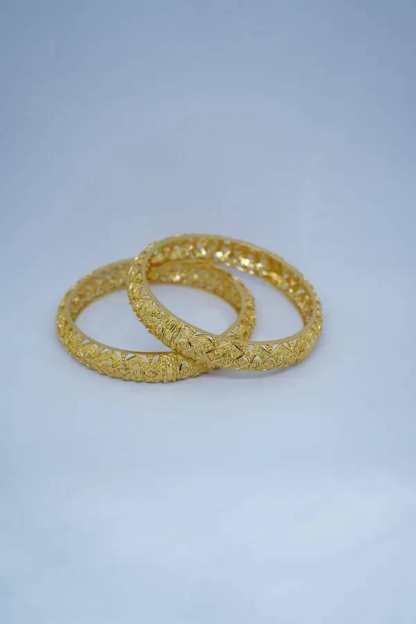 Gold_Mix_Alloy_With_Mixture_Of_Brass,_Copper_And_Silver_And_24_Carat_Gold_Plated_Premium_Bangles_Set_For_Women