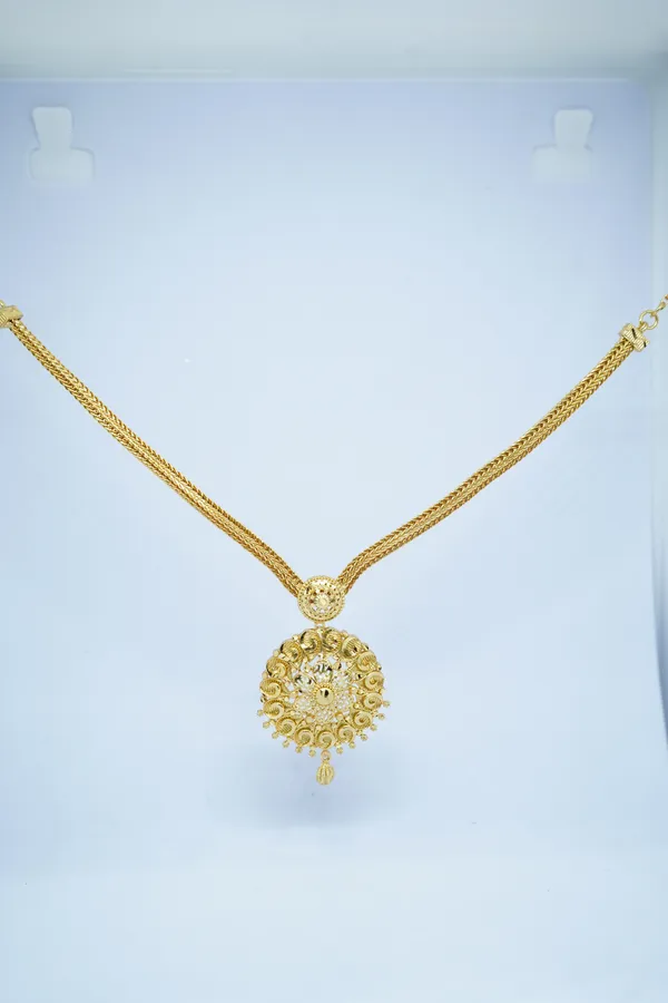 Gold_Mix_Alloy_With_Mixture_Of_Brass,_Copper_And_Silver_And_24_Carat_Gold_Plated_Premium_Chain_For_Women
