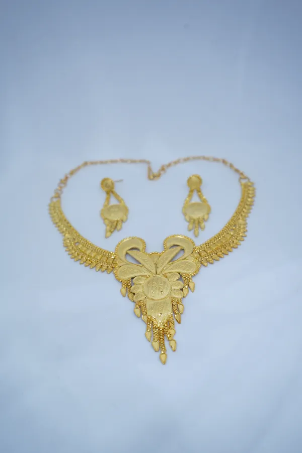 Gold_Mix_Alloy_With_Mixture_Of_Brass,_Copper_And_Silver_And_24_Carat_Gold_Plated_Premium_Necklace_Set_For_Women