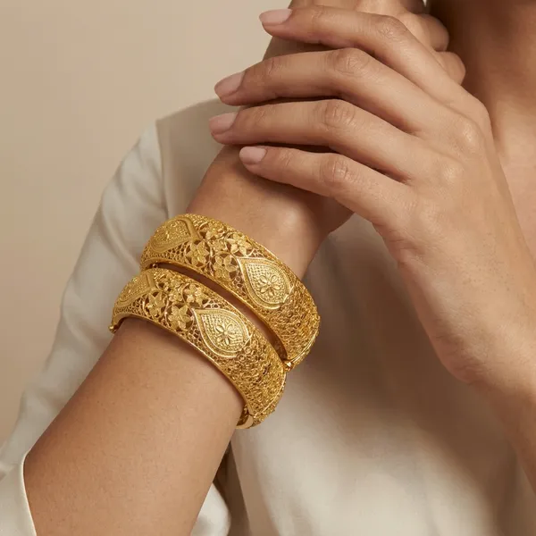Gold_Mix_Alloy_With_Mixture_Of_Brass,_Copper_And_Silver_And_24_Carat_Gold_Plated_Premium_Bangles_Set_For_Women