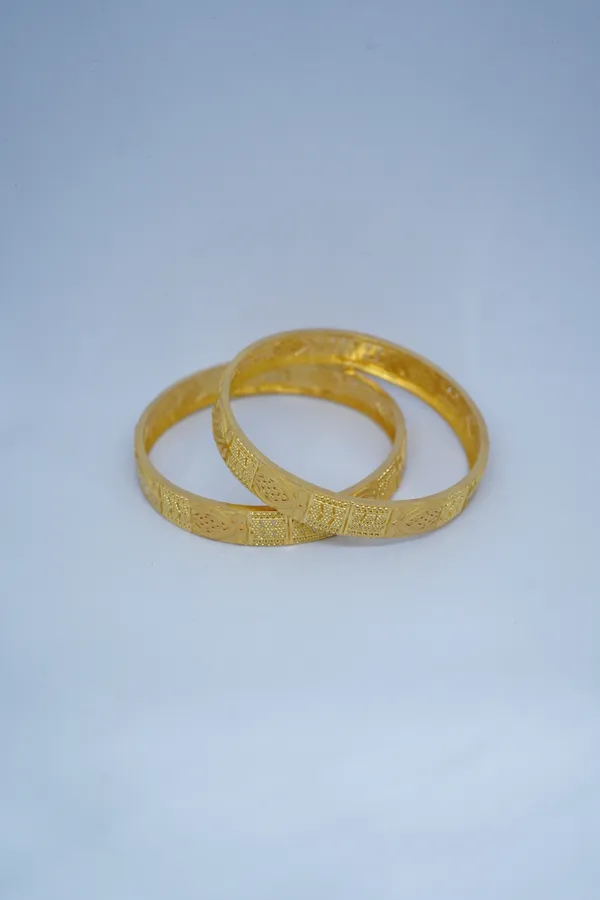 Gold_Mix_Alloy_With_Mixture_Of_Brass,_Copper_And_Silver_And_24_Carat_Gold_Plated_Premium_Bangles_Set_For_Women