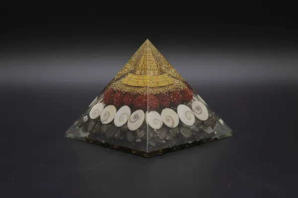 Shree_Yantra_Orgonite_Pyramid_|_Vastu_Energy_Pyramid_for_Prosperity_&_Positive_Energy