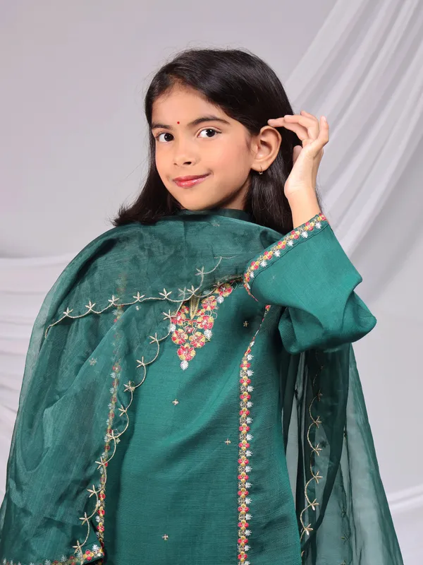 Green_Silk_Kurta_Set_For_Girls