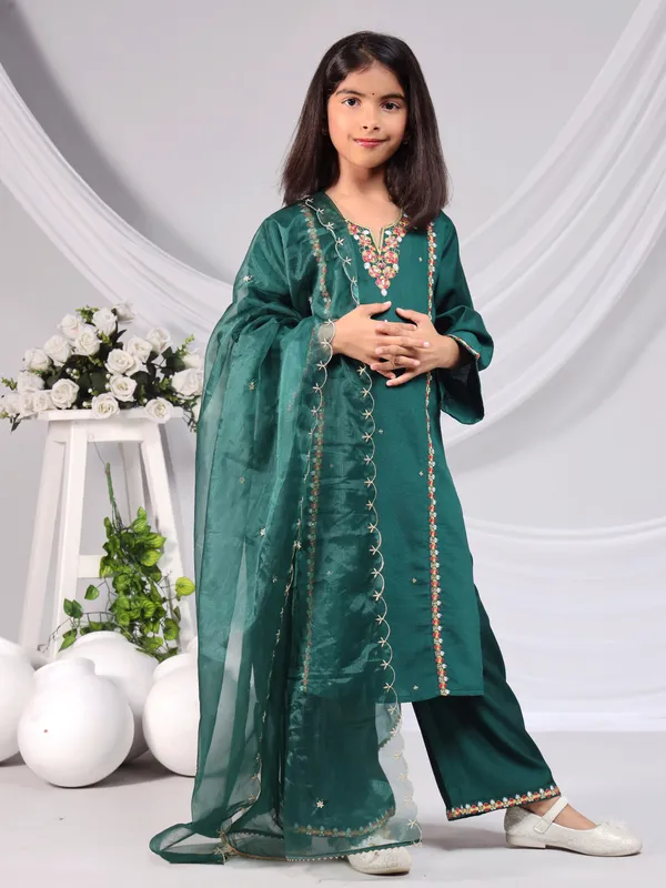 Green_Silk_Kurta_Set_For_Girls