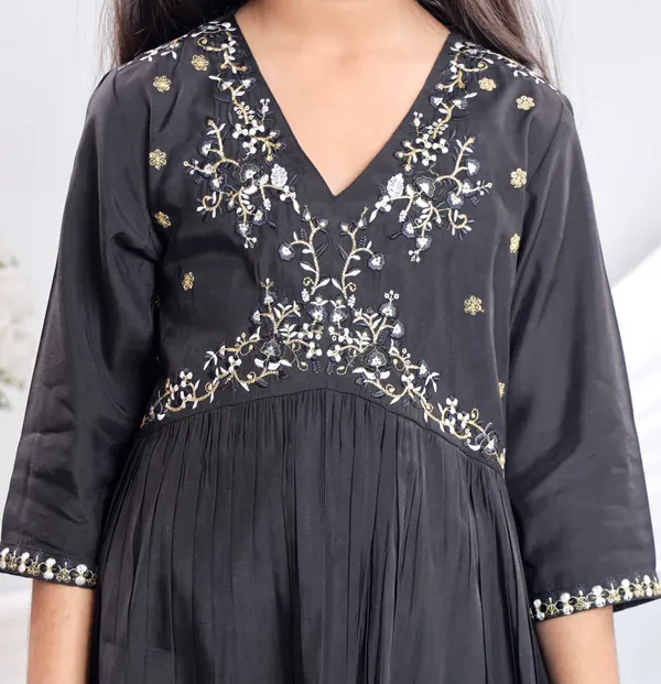 Black_Silk_Kurta_Set_For_Girls