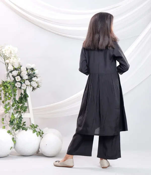 Black_Silk_Kurta_Set_For_Girls