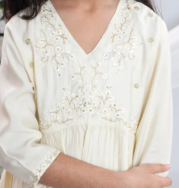 White_Silk_Kurta_Set_For_Girls