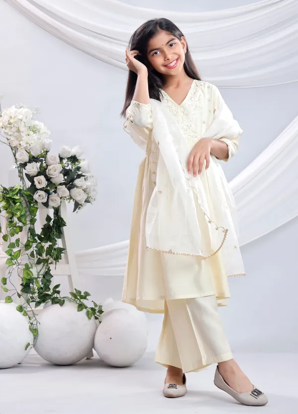 White_Silk_Kurta_Set_For_Girls
