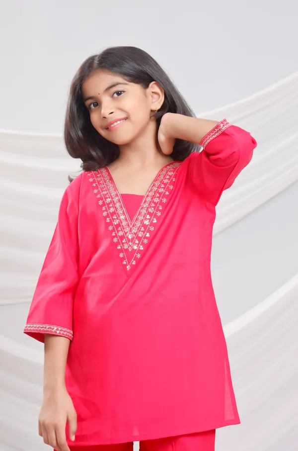 Red_Silk_Kurta_Set_For_Girls