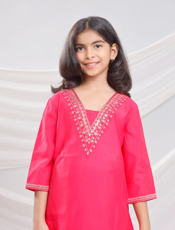 Red_Silk_Kurta_Set_For_Girls