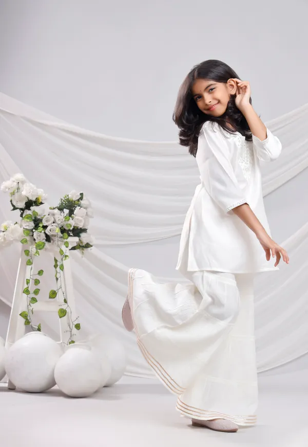 White_Silk_Kurta_Set_For_Girls