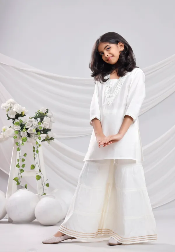 White_Silk_Kurta_Set_For_Girls
