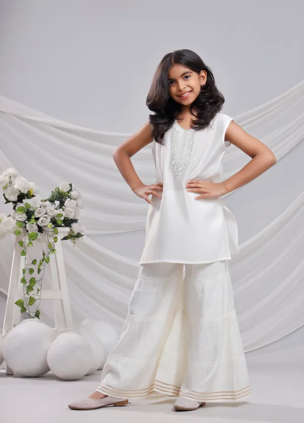 White_Silk_Kurta_Set_For_Girls