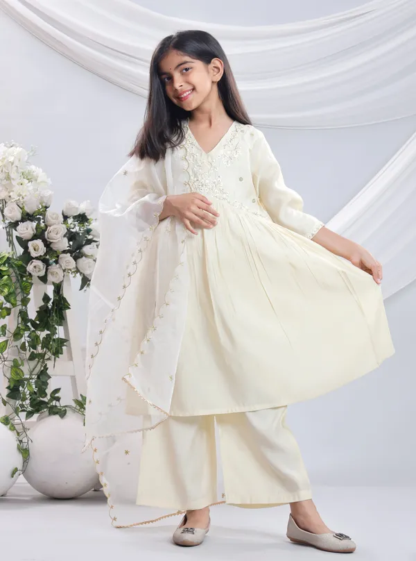 White_Silk_Kurta_Set_For_Girls