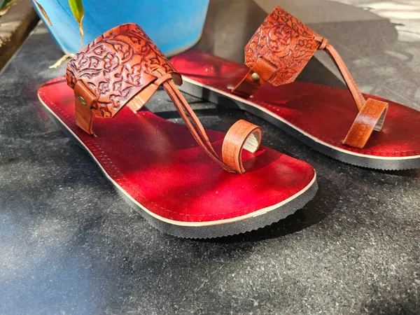 Women_2_strap_block_print_slippers