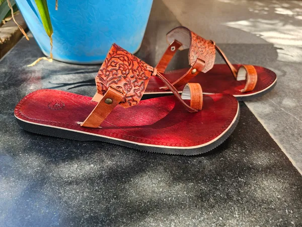 Women_2_strap_block_print_slippers