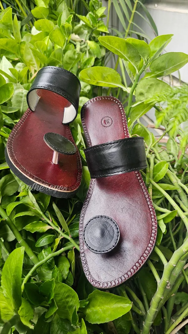 Ethnic_women_black_leather_padukas