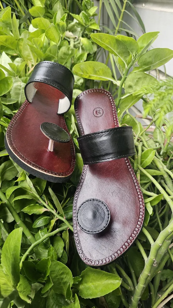 Ethnic_women_black_leather_padukas