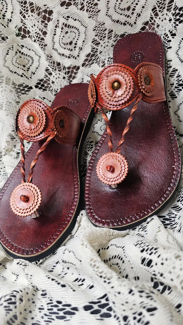 Women_cutout_lattoo_strap_tan_kohlapuri