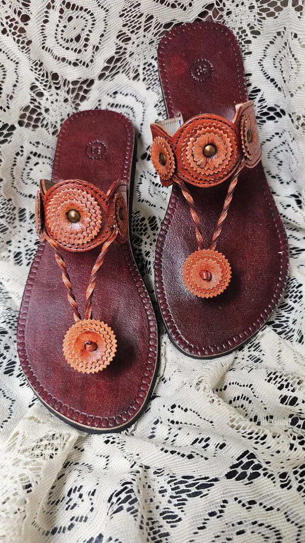 Women_cutout_lattoo_strap_tan_kohlapuri
