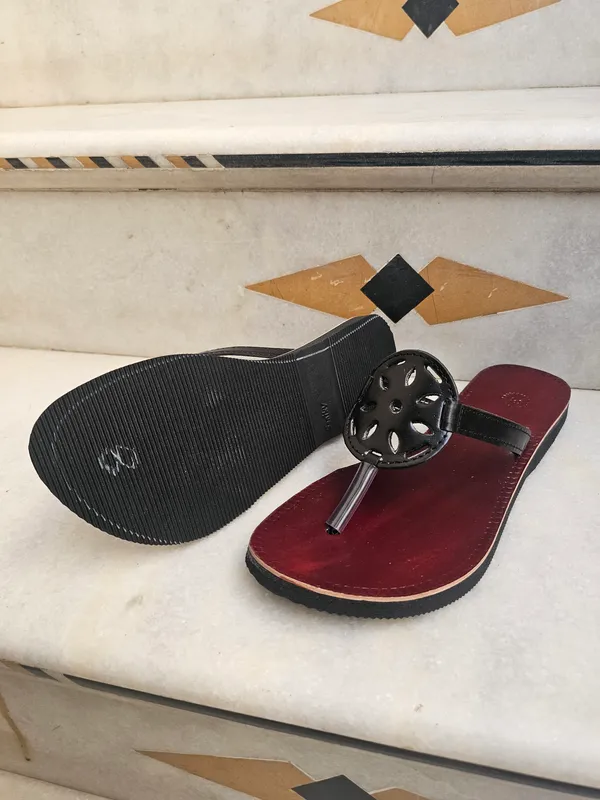 Women_black_cutpunch_leather_rakhi_slippers