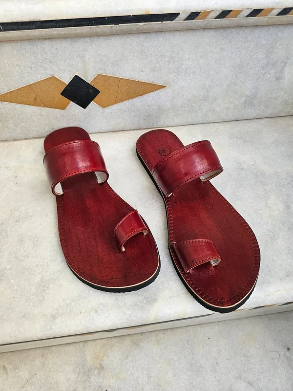 Ethnic_women_toe_ring_slippers