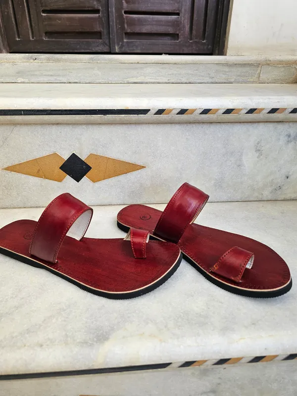 Ethnic_women_toe_ring_slippers