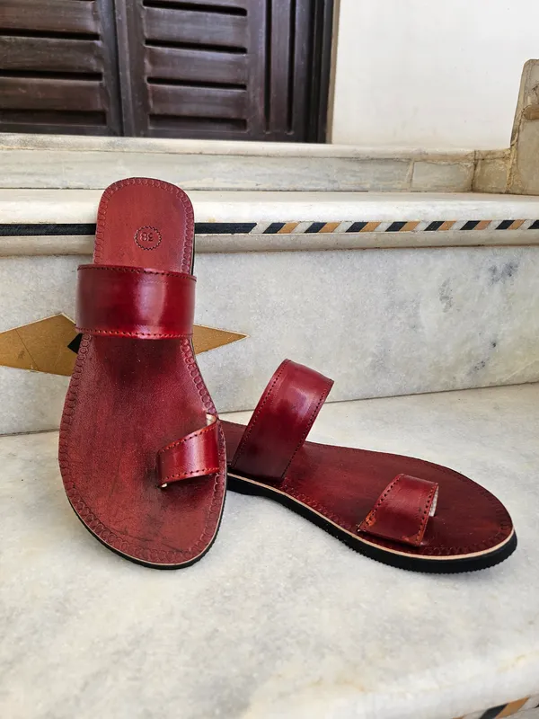 Ethnic_women_toe_ring_slippers