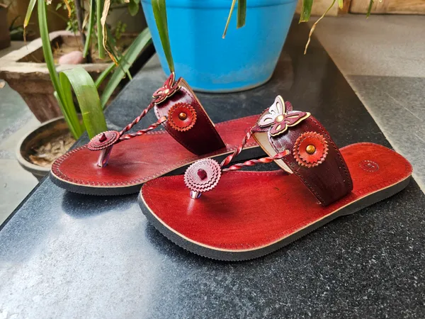 Genuine_brown_leather_butterfly_slippers_for_women